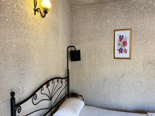 Budget Double Cave Room