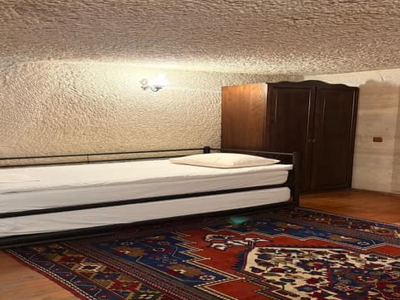 Family Triple Deluxe Cave Room
