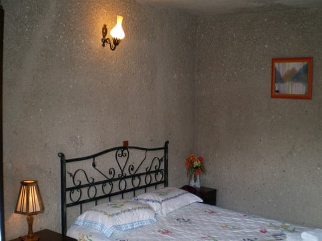 Budget Double Cave Room