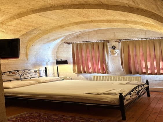 Double or twin arch room