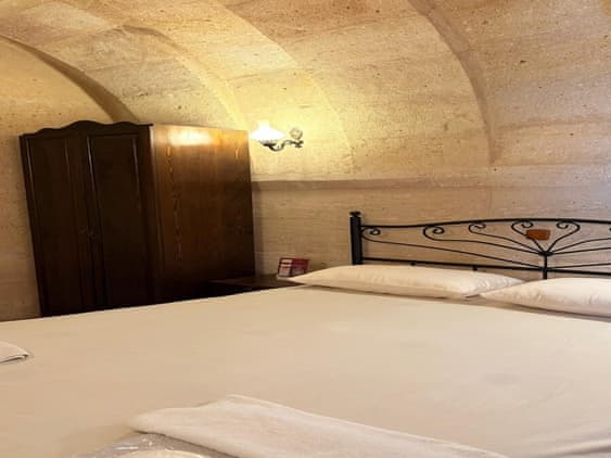 Double or twin arch room