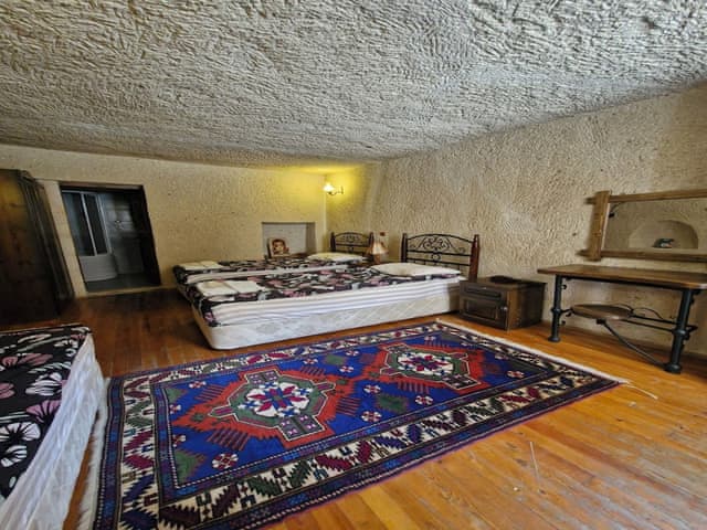 Economic Triple Cave Room