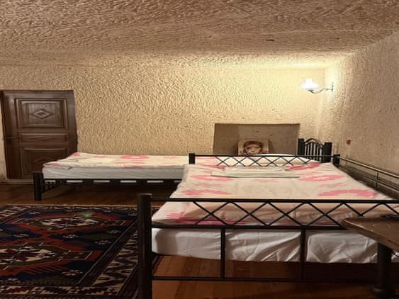 Economic Triple Cave Room
