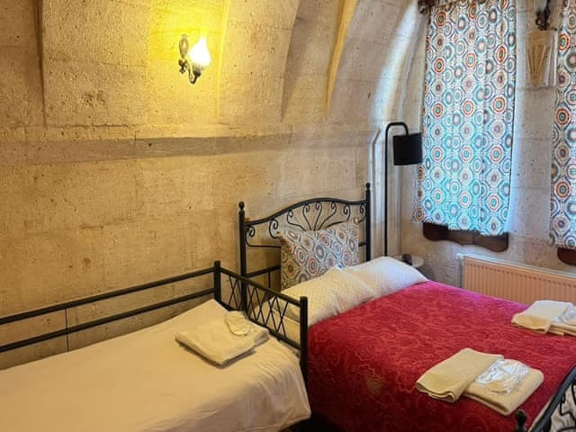 Family triple arch room