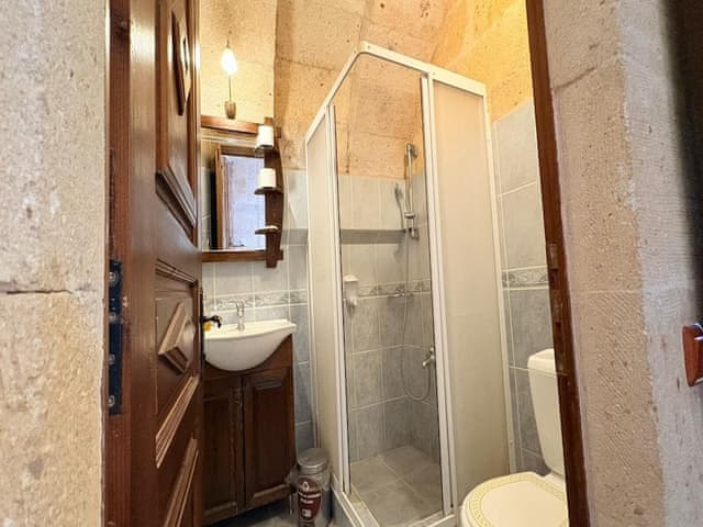 Family triple arch room