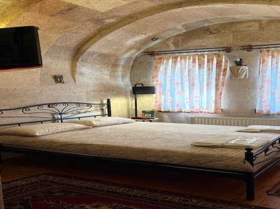 Double or twin arch room