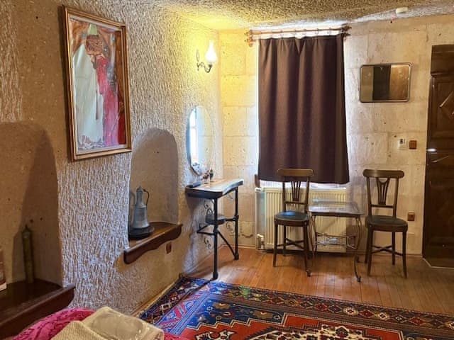 Family Triple Deluxe Cave Room