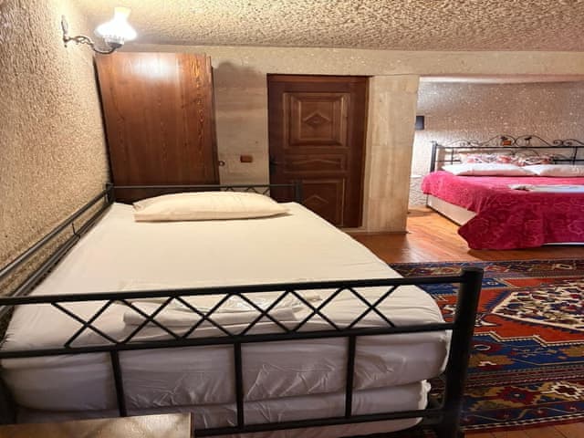 Family Triple Deluxe Cave Room