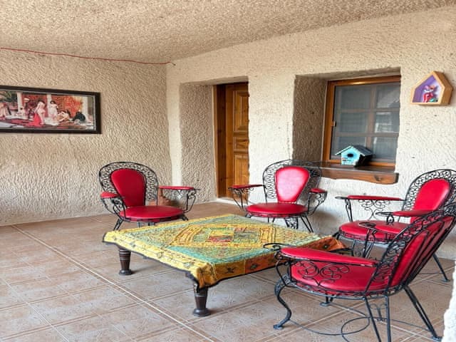 Family Triple Deluxe Cave Room
