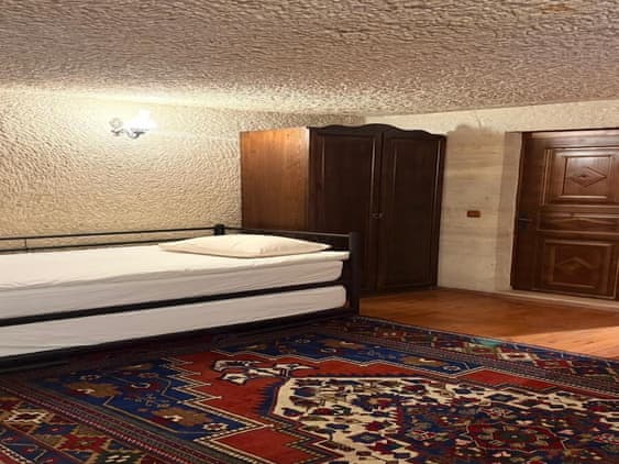 Family Triple Deluxe Cave Room