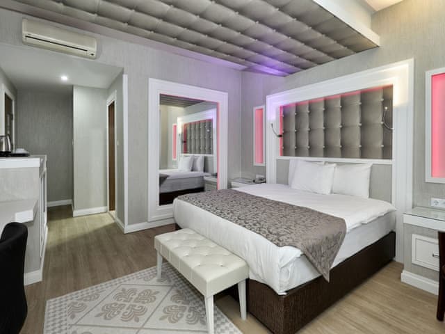Honeymoon Room, 1 Bedroom, Non Smoking, Private Bathroom
