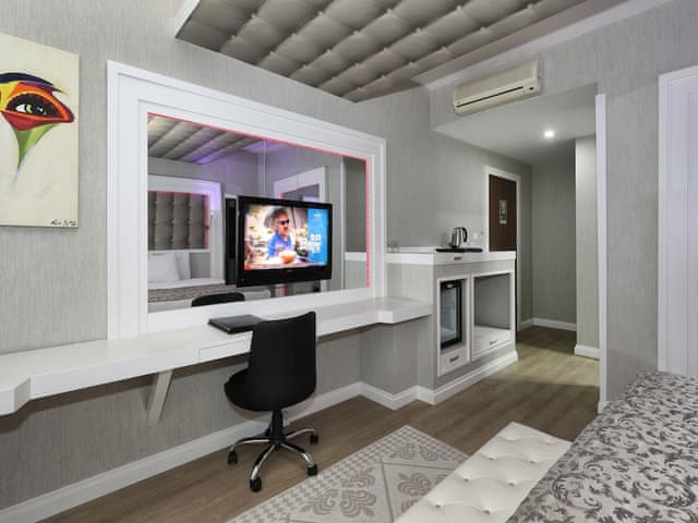 Honeymoon Room, 1 Bedroom, Non Smoking, Private Bathroom