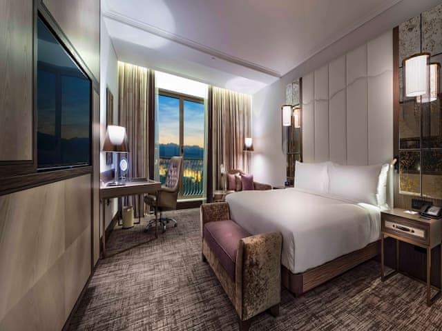 Executive Room, 1 King Bed, Club Lounge Access