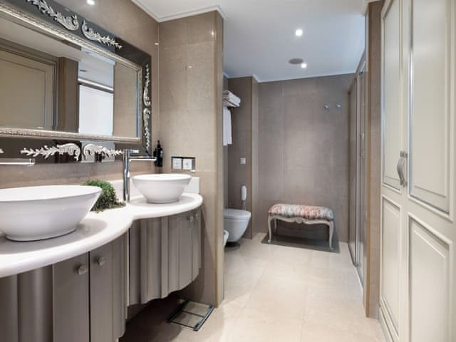 Luxury Suite, City View