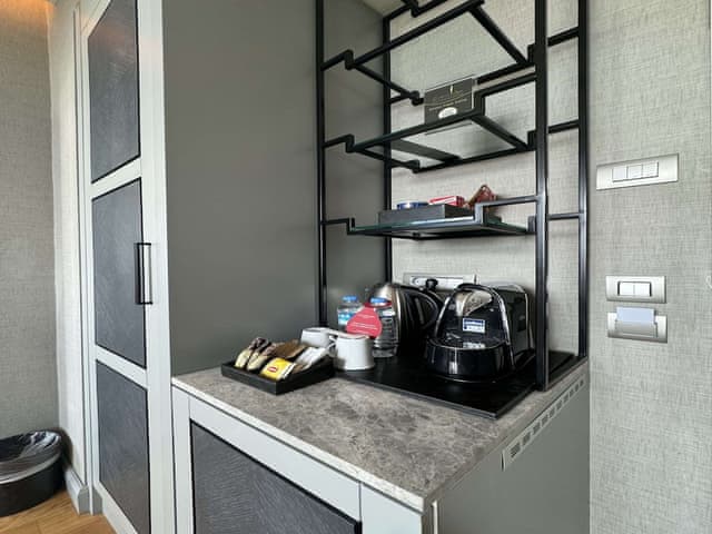 Senior Suite, City View