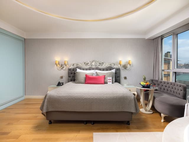 Luxury Suite, City View