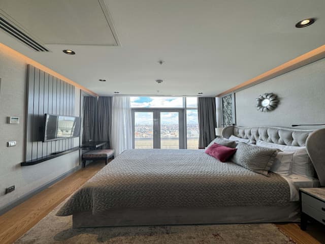 Signature Suite, City View