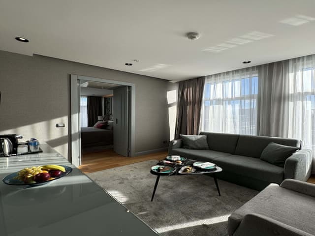 Senior Suite, City View