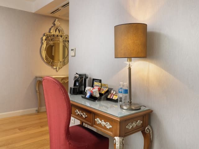 Luxury Suite, City View
