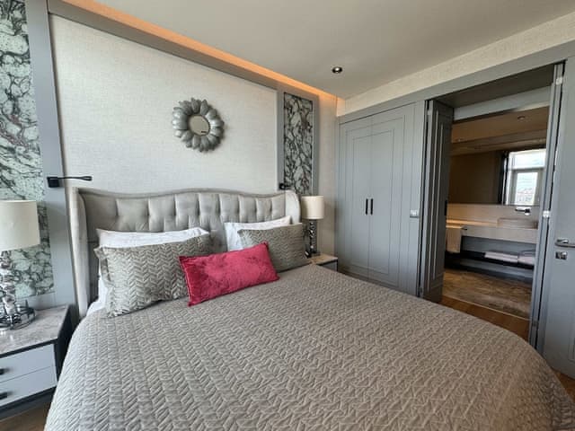 Senior Suite, City View