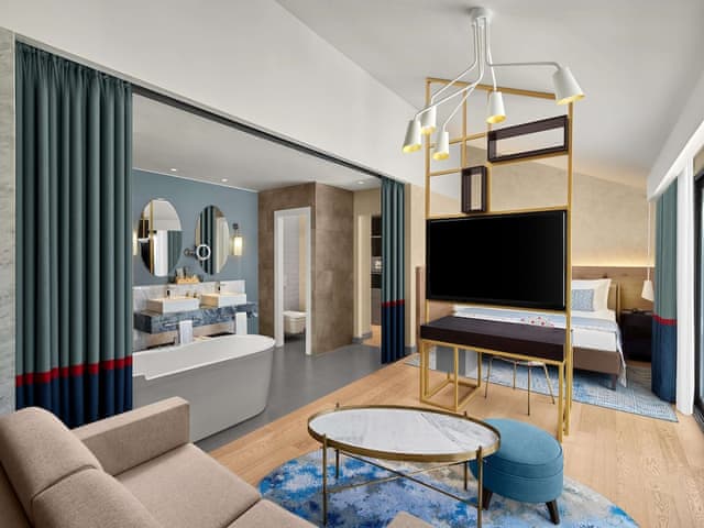 Penthouse, Jetted Tub