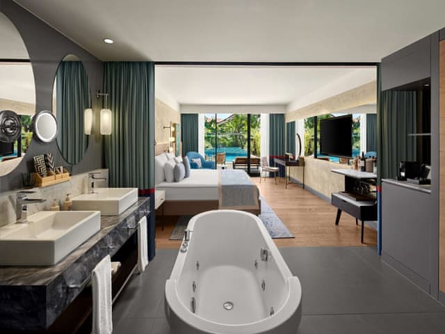 Superior Double Room, Pool Access