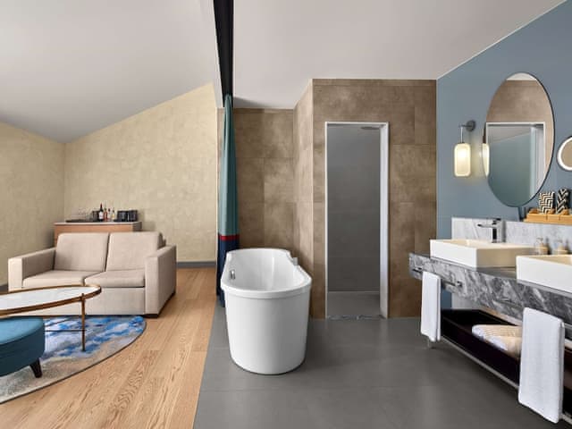 Penthouse, Jetted Tub