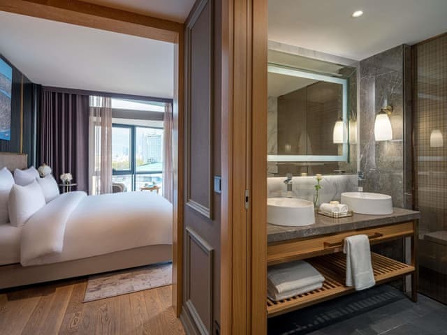 Prestige Suite, One Bedroom, City View, King Bed (Club Millesime Access)