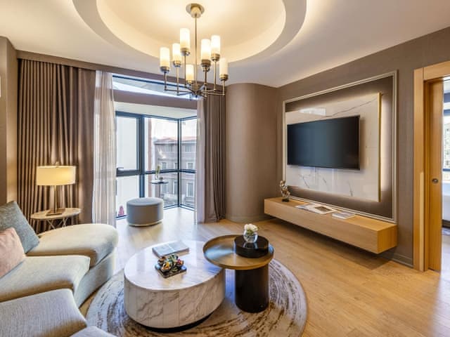Prestige Suite, One Bedroom, City View, King Bed (Club Millesime Access)