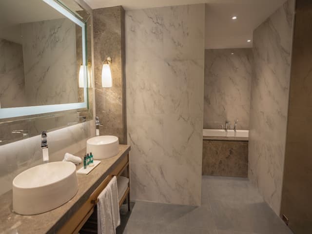 Prestige Suite, One Bedroom, City View, King Bed (Club Millesime Access)