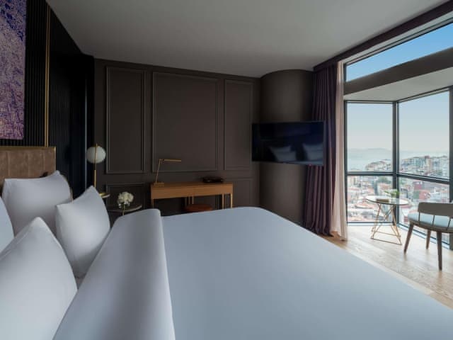 Prestige Suite, One Bedroom, Bosphorus View, King Bed (Club Millesime Access)
