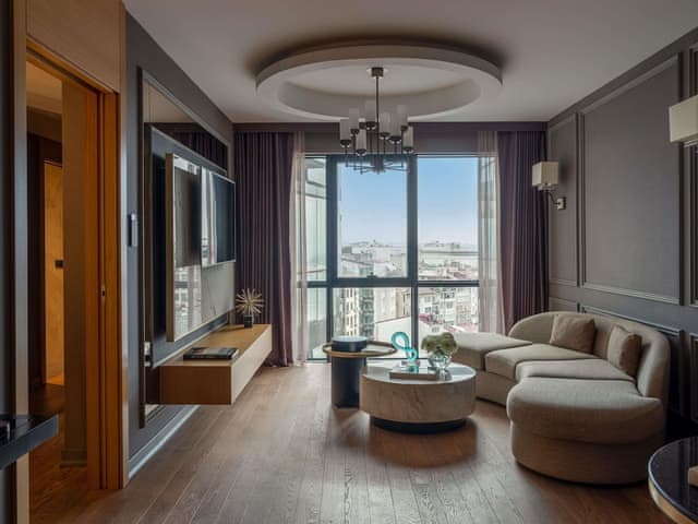 Prestige Suite, One Bedroom, City View, King Bed (Club Millesime Access)