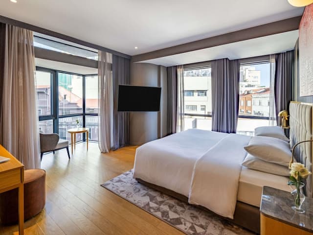 Prestige Suite, One Bedroom, City View, King Bed (Club Millesime Access)