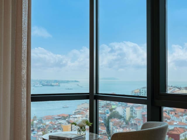 Prestige Suite, One Bedroom, Bosphorus View, King Bed (Club Millesime Access)