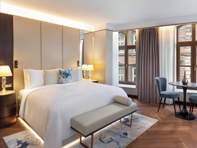 Suite, 1 Queen Bed (View)