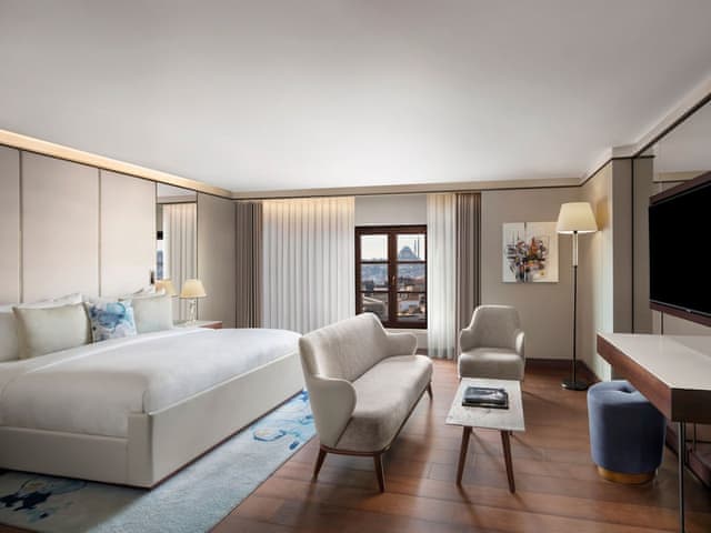 Superior Room, 1 King Bed, City View