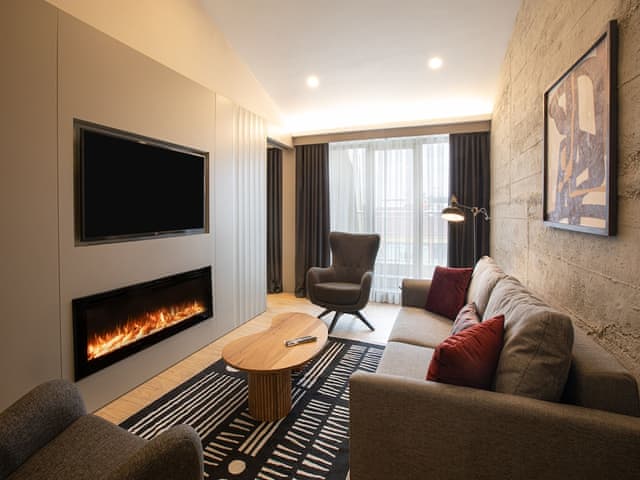 Deluxe Suit King City View Room