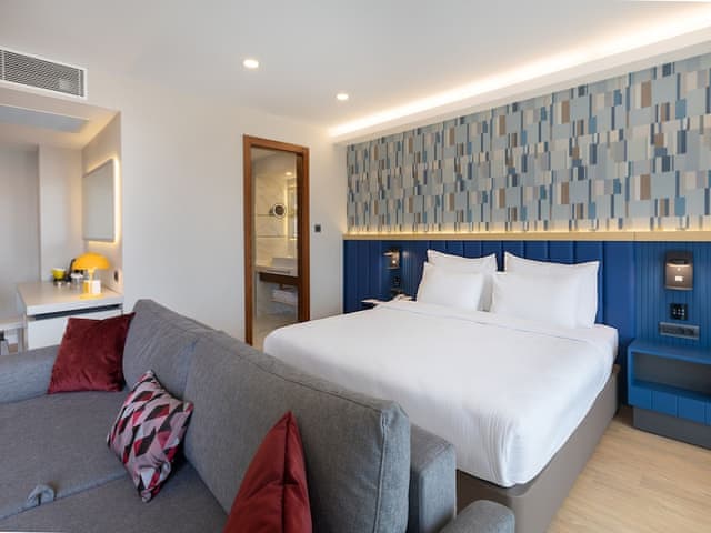 Junior Suite King City View Room