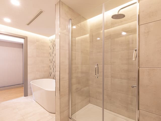 Deluxe Suit King City View Room