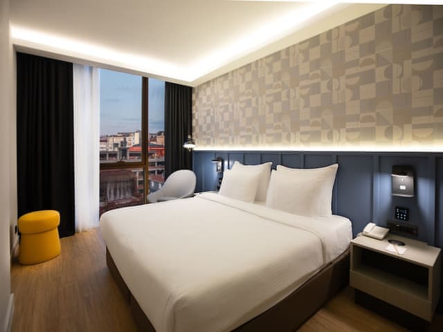 Superior King City View Room