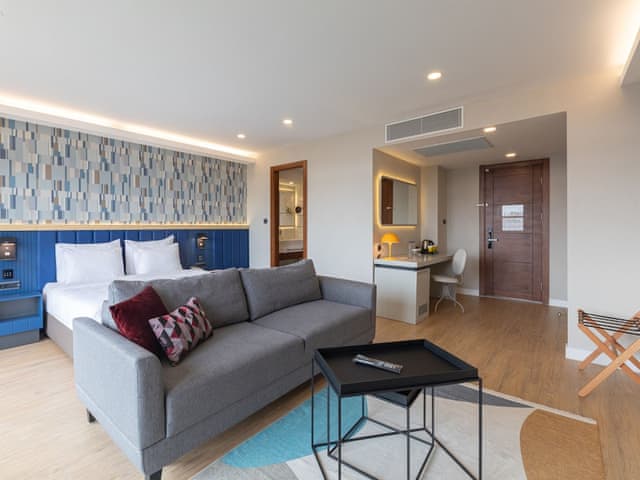 Junior Suite King City View Room