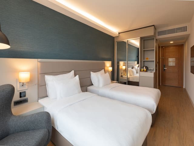 Superior Twin City View Room