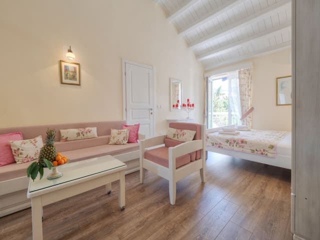 Romantic Studio Suite (1)