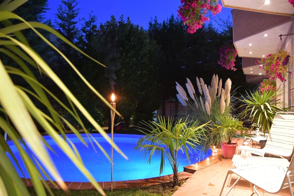 Aloha Apartments with pool