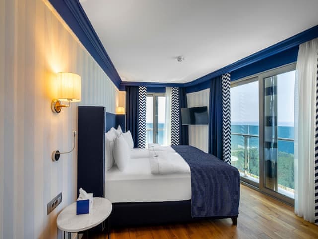 Superior Suite, Jetted Tub