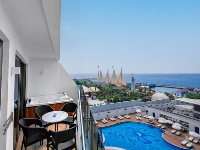 Superior Suite, Jetted Tub