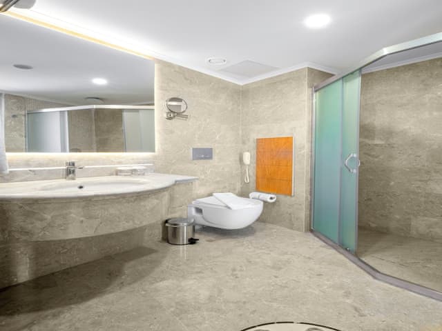 Superior Suite, Jetted Tub