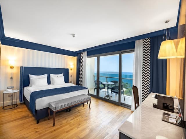 Family Room, Garden View