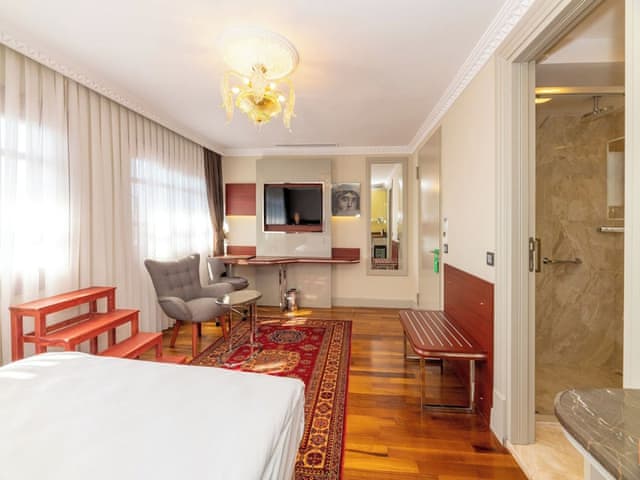 Deluxe Double Room, Partial Sea View