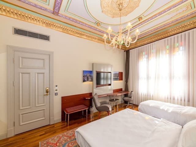 Delüks Üç Kişilik Oda